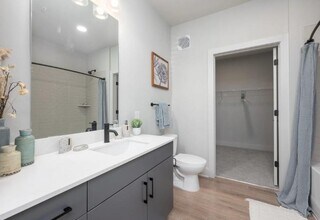 1400 Laurel Crossing Pkwy NE in Buford, GA - Foto de edificio - Building Photo