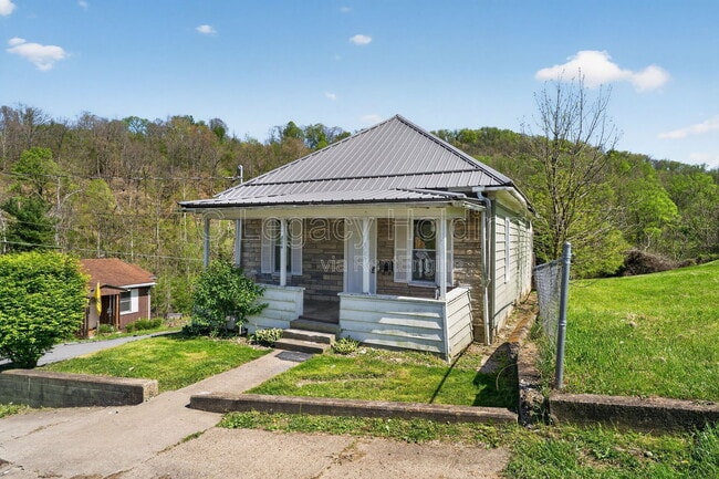 804 Illinois Ave in Nutter Fort, WV - Building Photo - Building Photo