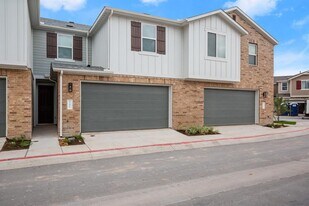 17411 Homestead Haven Dr in Bee Cave, TX - Building Photo