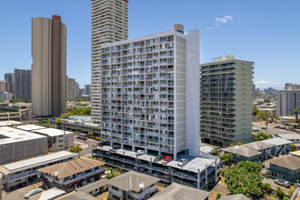 Plaza at Century Court in Honolulu, HI - Building Photo - Building Photo