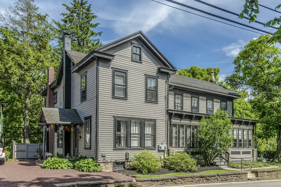 15 Trenton Ave in Frenchtown, NJ - Building Photo