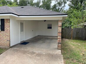 4013 Swim Club Ln in Shreveport, LA - Building Photo - Building Photo