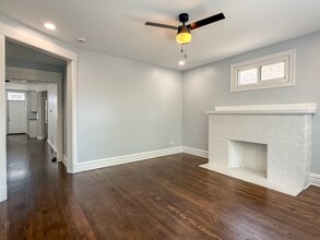 4914 N Troy St, Unit 2 in Chicago, IL - Foto de edificio - Building Photo