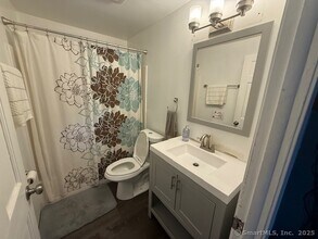 137 Sunshine Cir in Bridgeport, CT - Foto de edificio - Building Photo