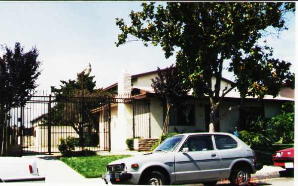 4564 Bandera St in Montclair, CA - Foto de edificio - Building Photo