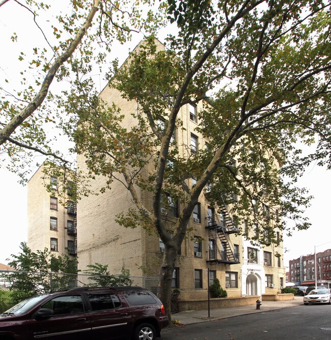 The Theda Garden in Brooklyn, NY - Foto de edificio - Building Photo