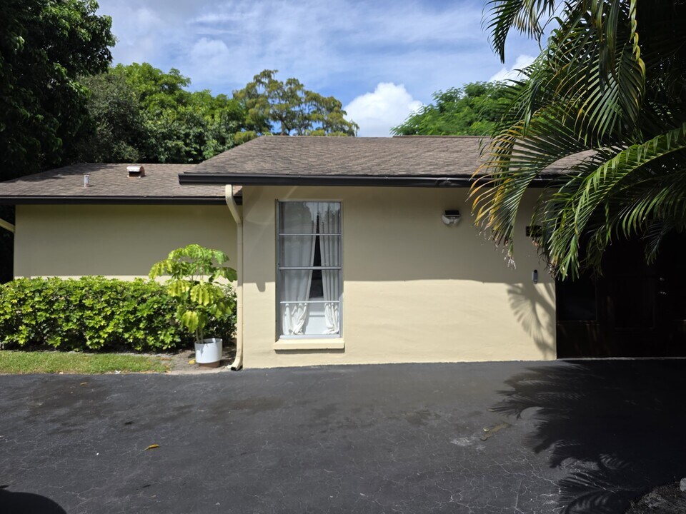 3648 Boca Ciega Dr in Naples, FL - Building Photo