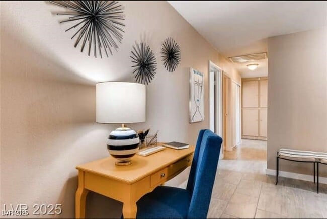 4255 Hazelcrest Dr in Las Vegas, NV - Foto de edificio - Building Photo