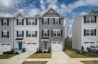 7263 Congressional Cir in Ruther Glen, VA - Building Photo - Building Photo