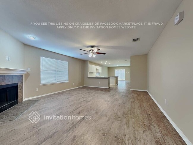 1852 Village Park Trail in Burleson, TX - Foto de edificio - Building Photo