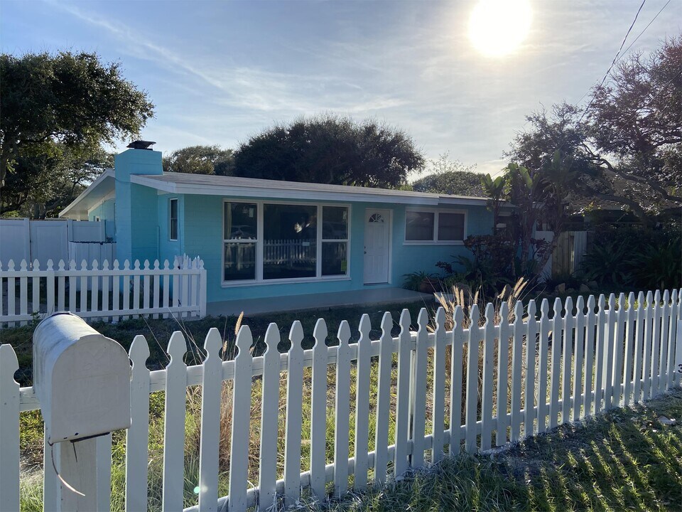 603 Oakwood Ave in New Smyrna Beach, FL - Building Photo