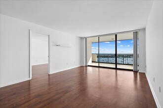 5200 N Flagler Dr in West Palm Beach, FL - Building Photo - Building Photo