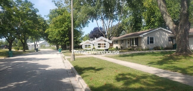 N86W6314 Brookdale Dr in Cedarburg, WI - Building Photo - Building Photo