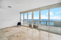 9499 Collins Ave, Unit PH-01 in Surfside, FL - Foto de edificio - Building Photo