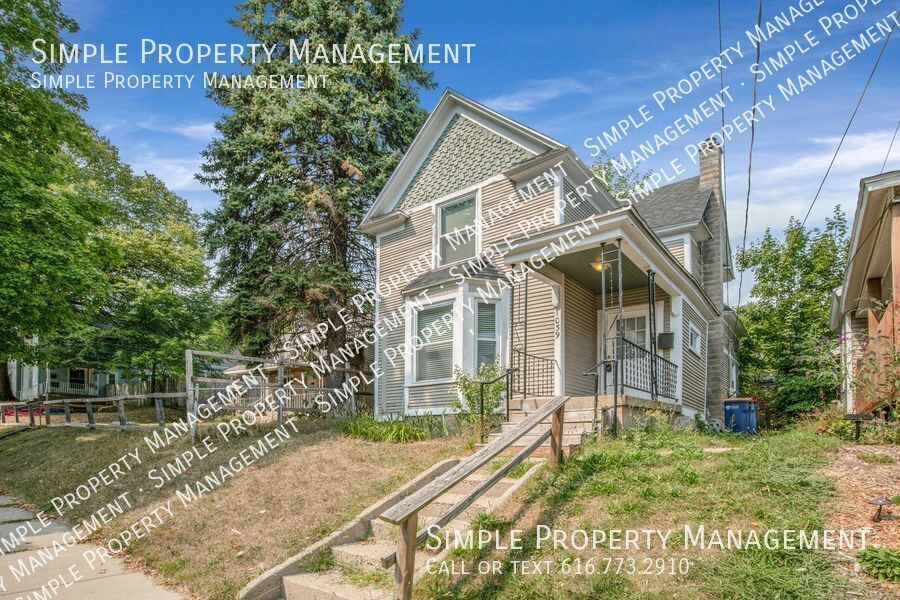 1039 3rd St NW in Grand Rapids, MI - Building Photo