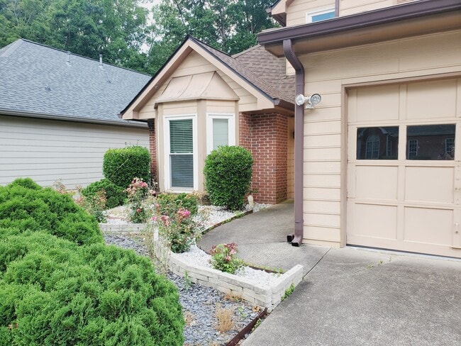 8900 S Somerset Ln in Alpharetta, GA - Building Photo - Building Photo