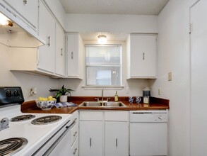 Hunter's Glen Apartments in San Antonio, TX - Building Photo - Building Photo