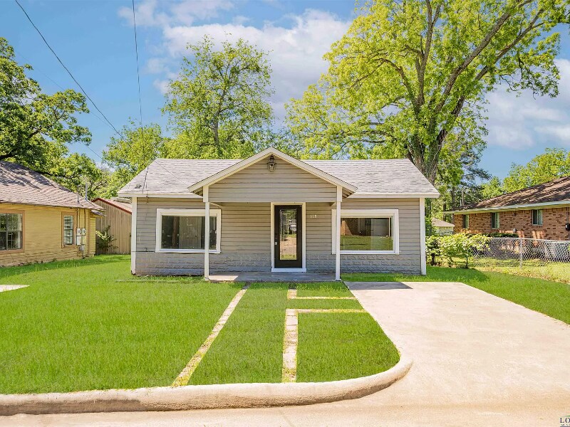 115 Yates St in Mount Vernon, TX - Building Photo