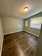 5523 Holborn Dr in St. Louis, MO - Building Photo - Building Photo
