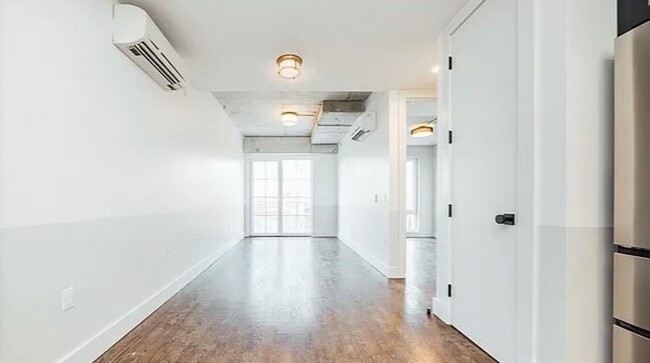 31-19 37th St, Unit 2A in Queens, NY - Building Photo - Building Photo