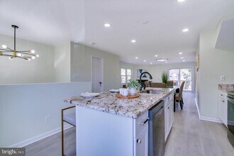 8213 Roxbury Dr in Alexandria, VA - Building Photo - Building Photo