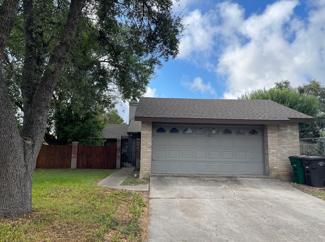 9602 Hollow Bend in San Antonio, TX - Building Photo - Building Photo