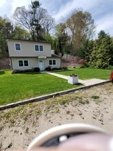 2 Carol Ct in Dix Hills, NY - Building Photo - Building Photo