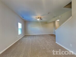 1081 Sutherland Dr in Winder, GA - Foto de edificio - Building Photo