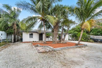 703 W Palm St in Lantana, FL - Building Photo - Building Photo