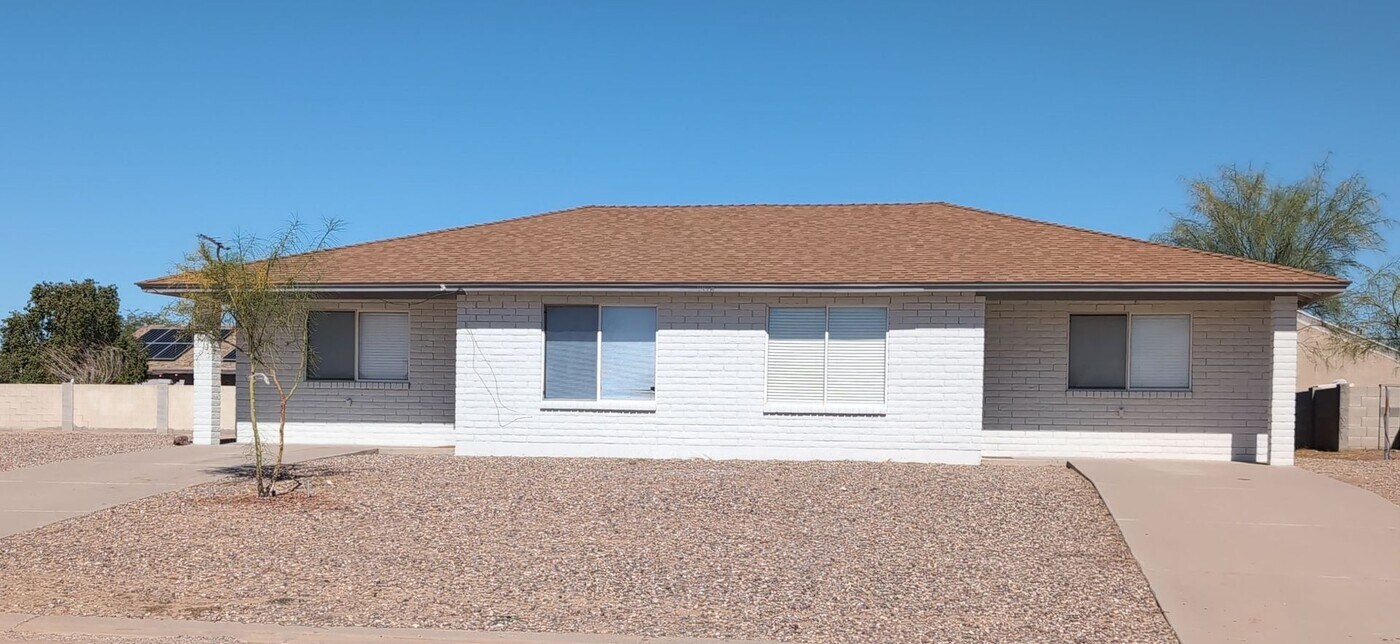 9978 W Century Dr in Arizona City, AZ - Building Photo