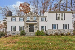 227 Autumn Dr in Exton, PA - Building Photo