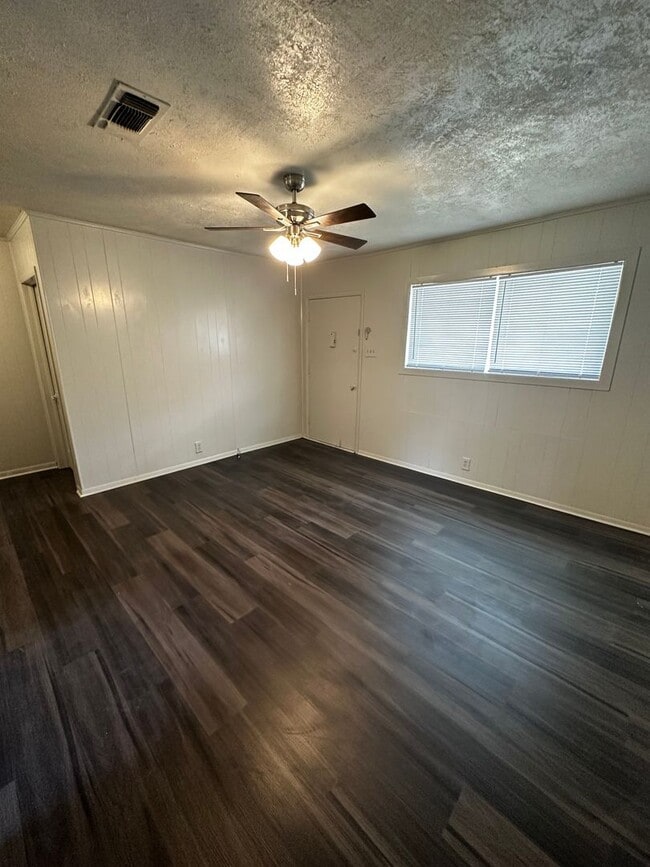 402 Newton St in West Orange, TX - Building Photo - Building Photo