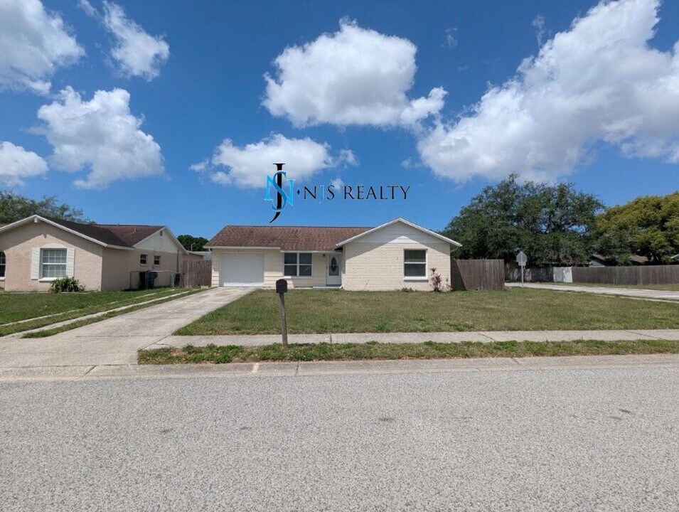 3153 Lodi Dr in New Port Richey, FL - Foto de edificio