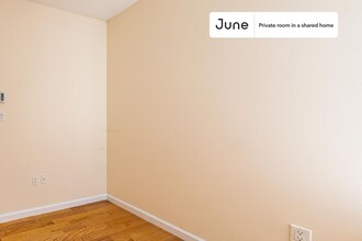 Private bedroom in 4 bed/2 bath Home in New York, NY - Building Photo - Building Photo