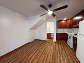 2429 N School St in Honolulu, HI - Building Photo - Building Photo