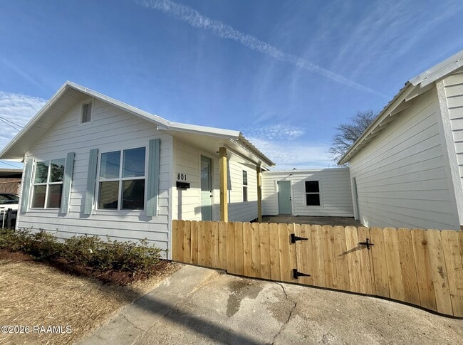 801 Cleveland St in Lafayette, LA - Building Photo - Building Photo