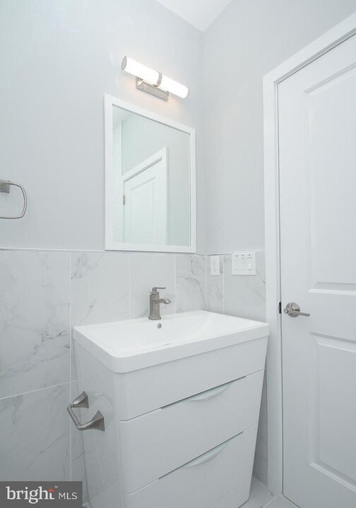 2423 Frankford Ave-Unit -4 in Philadelphia, PA - Foto de edificio