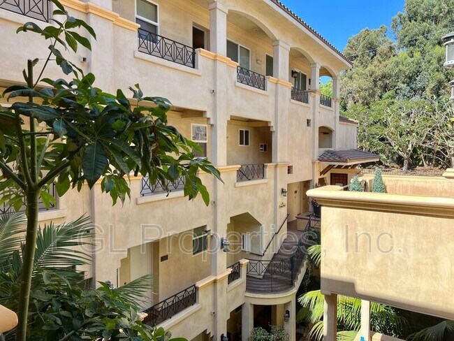 16123 W Sunset Blvd in Pacific Palisades, CA - Building Photo - Building Photo
