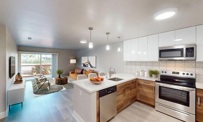 3055 La Selva St in San Mateo, CA - Building Photo - Building Photo