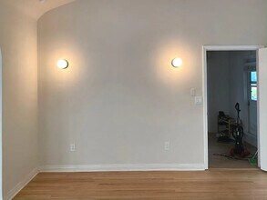 2807 Hillcrest Dr, Unit 4 in Los Angeles, CA - Building Photo - Building Photo