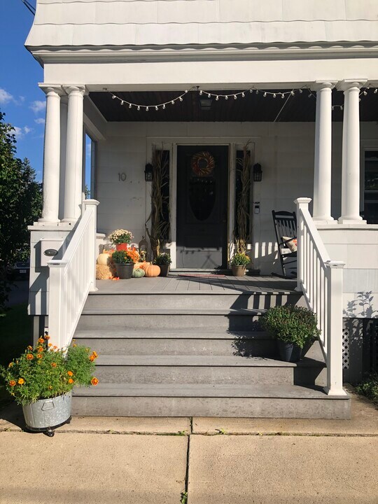 10 State St, Unit 2 in Westfield, MA - Foto de edificio