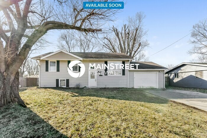 1982 Churchill Rd in Franklin, IN - Building Photo