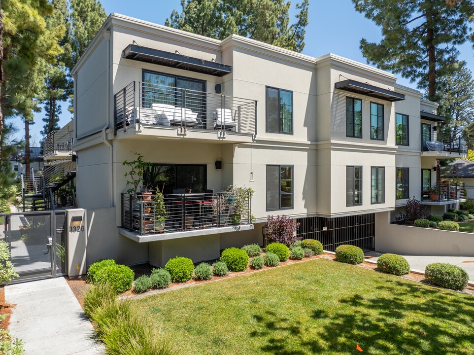 Stonewood Condominiums in Menlo Park, CA - Building Photo