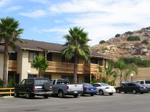 Mountain View Villas in Santee, CA - Foto de edificio - Building Photo