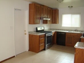 417 S O Pl in Lompoc, CA - Building Photo - Building Photo