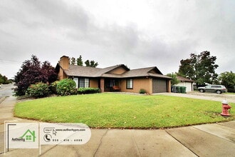 2491 Candlewood Dr in Redding, CA - Building Photo - Building Photo