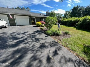 111 Stone Ridge Ct in Altamont, NY - Building Photo - Building Photo