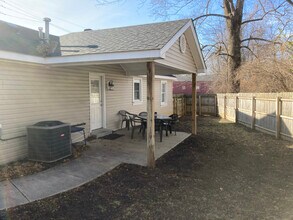 12201 Old Shelbyville Rd in Louisville, KY - Foto de edificio - Building Photo