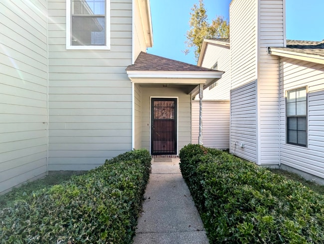 property at 1736 Augustine Pl