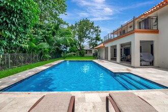 2244 NW 39th Dr in Boca Raton, FL - Foto de edificio - Building Photo